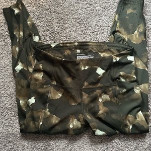 All in motion green camp leggings with pockets